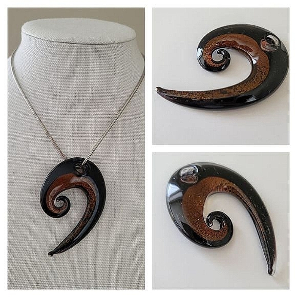 𝅺Lia Sophia Necklace with Murano Glass Pendant #0032